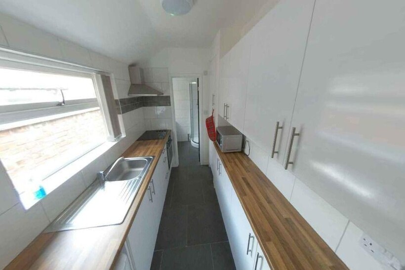 29 Gordon st - Brand New house... 4 bed terraced house to rent - £2,100 pcm (£485 pw)