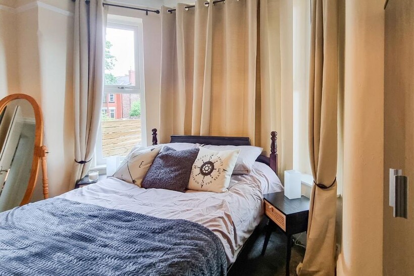 Mauldeth Road West, Withington M20 5 bed semi-detached house to rent - £6,129 pcm (£1,414 pw)