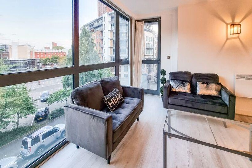 City Road East, Manchester M15 2 bed serviced apartment to rent - £3,235 pcm (£747 pw)