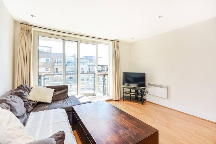 Smugglers Way, Wandsworth, London, SW18 2 bed flat to rent - £3,550 pcm (£819 pw)