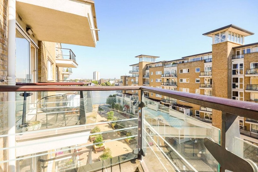 Smugglers Way, Wandsworth, London, SW18 2 bed flat to rent - £3,550 pcm (£819 pw)