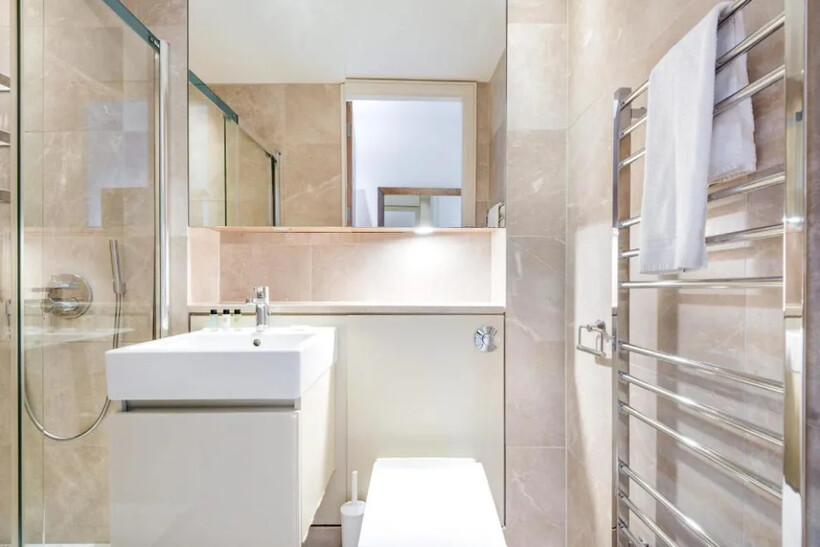 New Globe Walk, London SE1 2 bed serviced apartment to rent - £4,500 pcm (£1,038 pw)