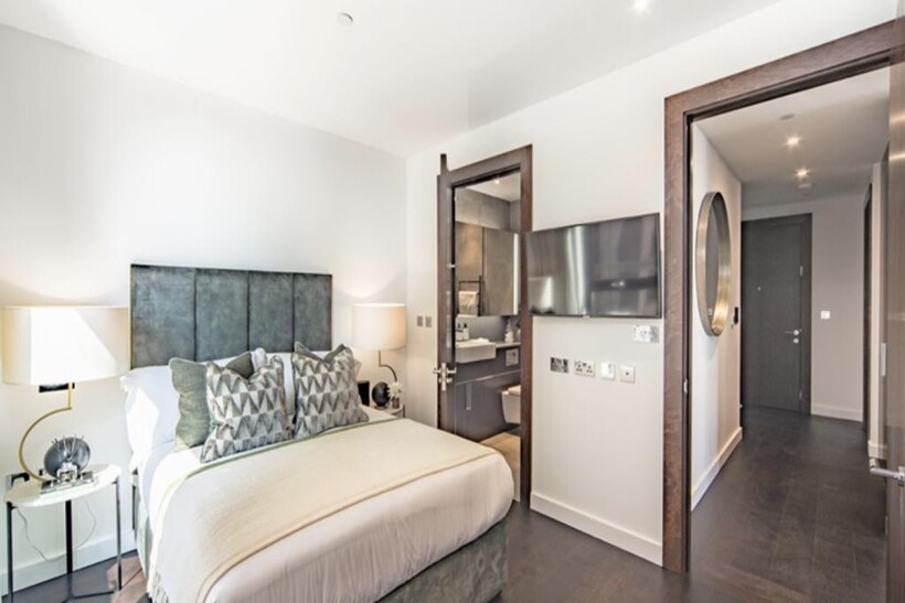 Charles Clowes Walk, Nine Elms 2 bed apartment to rent - £4,658 pcm (£1,075 pw)