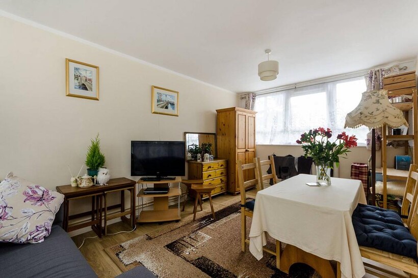 Stoford Close, Southfields, London, SW19 2 bed flat to rent - £2,700 pcm (£623 pw)