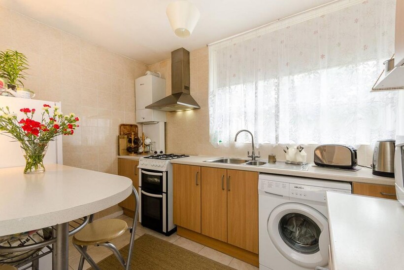 Stoford Close, Southfields, London, SW19 2 bed flat to rent - £2,700 pcm (£623 pw)