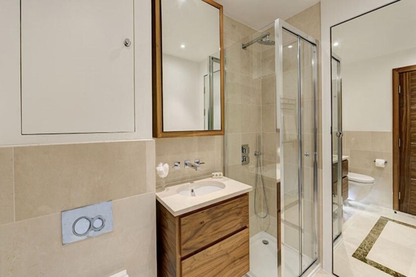 Kensington Gardens Square, London 1 bed apartment to rent - £3,090 pcm (£713 pw)