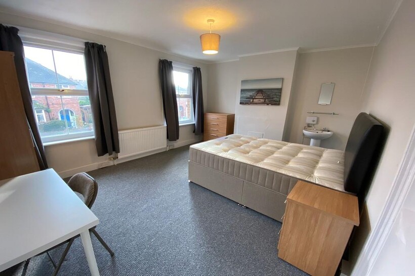 Room 5, 4 Prince Of Wales Avenue 1 bed in a house share to rent - £650 pcm (£150 pw)