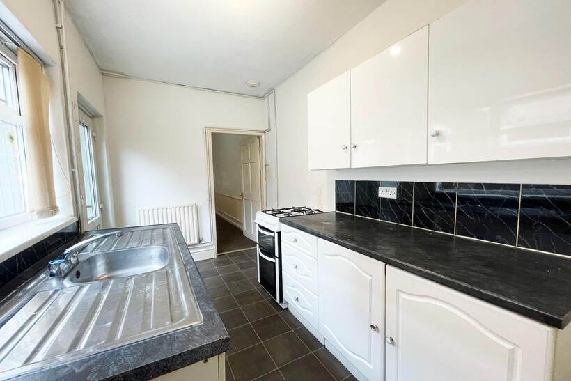 Tudor Road, Leicester 2 bed terraced house to rent - £900 pcm (£208 pw)