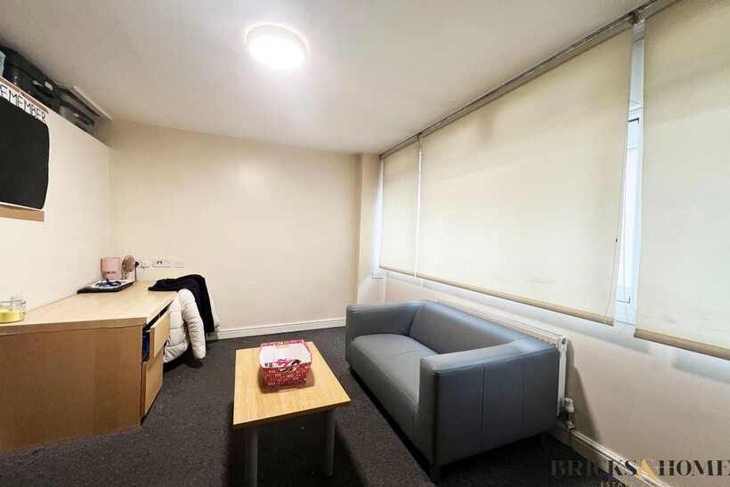 Sangha House Studio,  Newarke Street... 1 bed apartment to rent - £695 pcm (£160 pw)