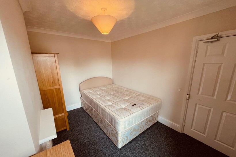 Room 3, 4 Kent Road 1 bed in a house share to rent - £580 pcm (£134 pw)