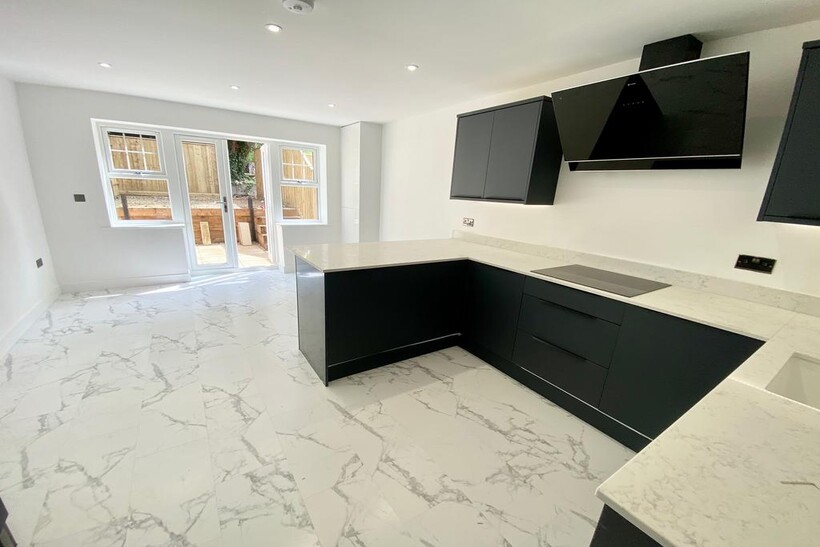 Bodorgan Road, Bournemouth BH2 4 bed townhouse to rent - £2,600 pcm (£600 pw)