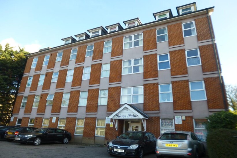 Riverpoint High Street, Waltham Cross... 1 bed apartment to rent - £1,245 pcm (£287 pw)