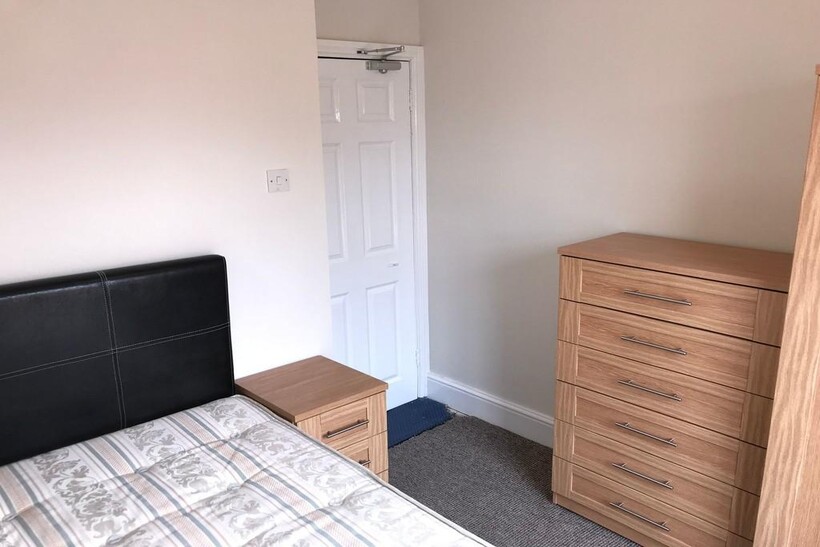 Room 6, 4 Kent Road 1 bed in a house share to rent - £550 pcm (£127 pw)