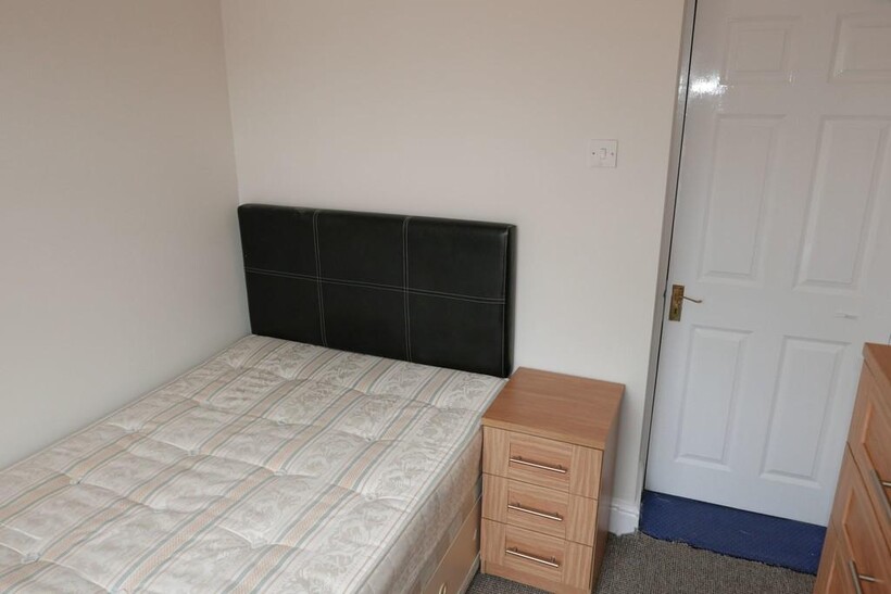 Room 6, 4 Kent Road 1 bed in a house share to rent - £550 pcm (£127 pw)