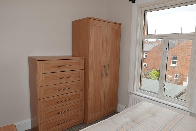 Room 6, 4 Kent Road 1 bed in a house share to rent - £550 pcm (£127 pw)