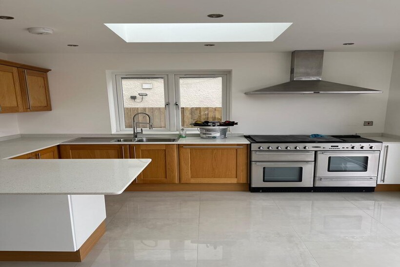 Crane Way, Twickenham TW2 5 bed semi-detached house to rent - £3,550 pcm (£819 pw)