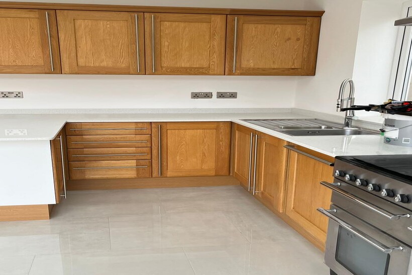 Crane Way, Twickenham TW2 5 bed semi-detached house to rent - £3,550 pcm (£819 pw)