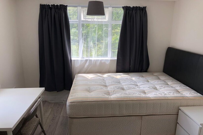 Room 2, 14 Waverley Road 1 bed in a house share to rent - £650 pcm (£150 pw)