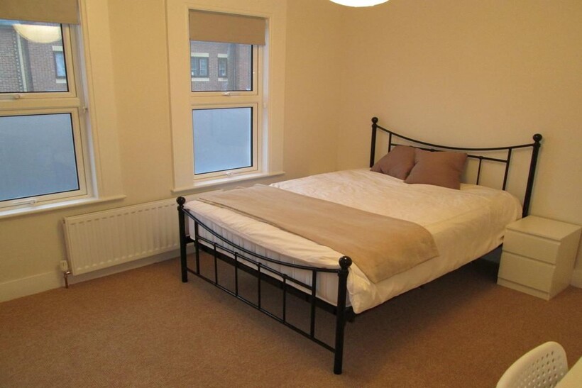 Room 3, 22 Franklin Street 1 bed in a house share to rent - £700 pcm (£162 pw)