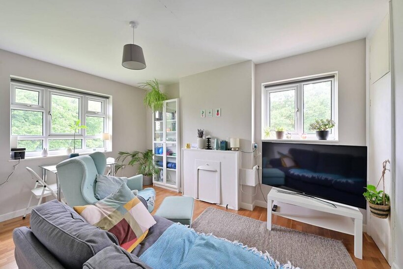 Horne Way, West Putney, London, SW15 2 bed flat to rent - £2,950 pcm (£681 pw)