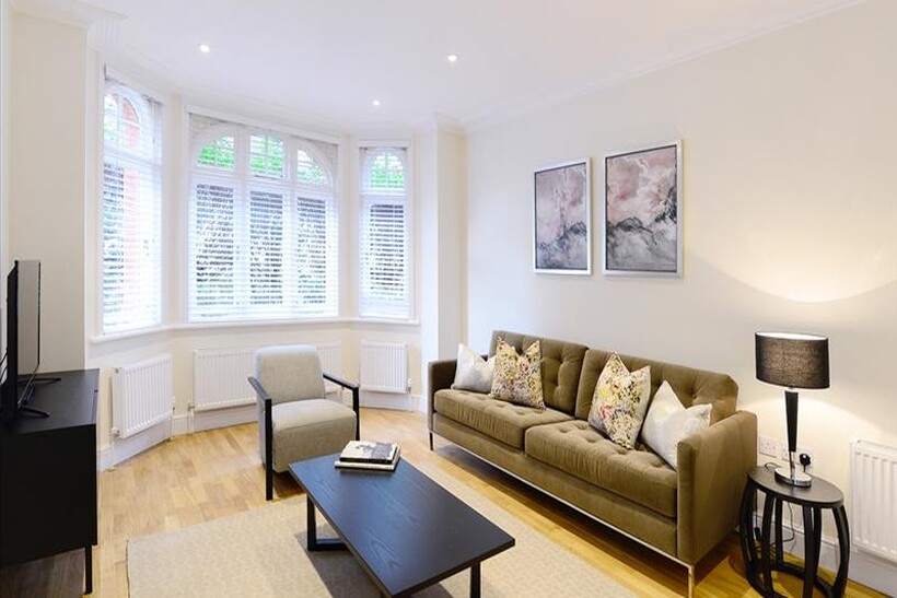 3 Bedroom 2 Bathroom To Let  Hamlet... 3 bed apartment to rent - £5,048 pcm (£1,165 pw)