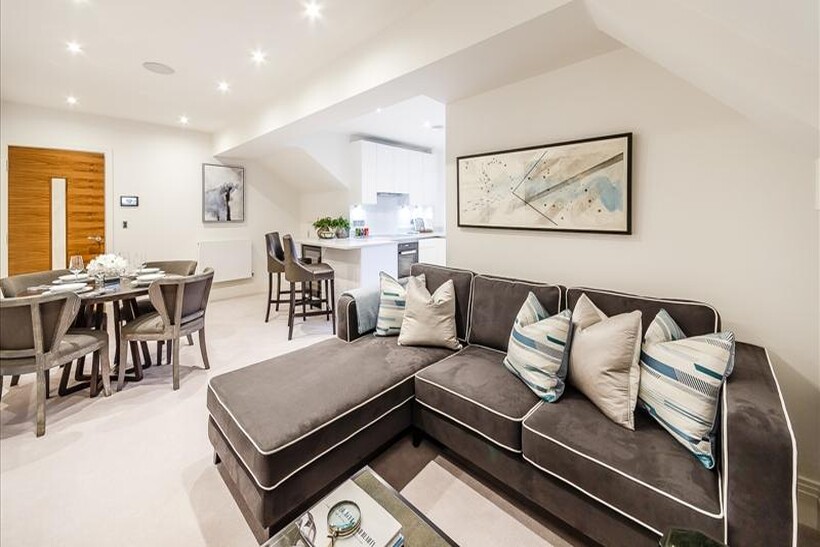W6, London 2 bed apartment to rent - £4,593 pcm (£1,060 pw)