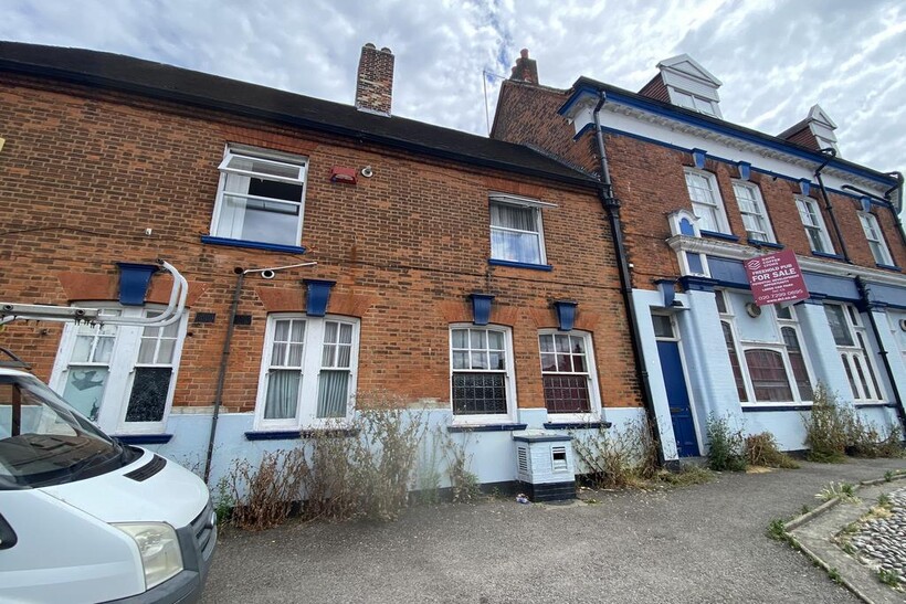 Alma Road, Enfield EN3 Property to rent - £8,333 pcm (£1,923 pw)