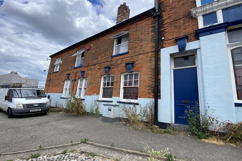 Alma Road, Enfield EN3 Property to rent - £8,333 pcm (£1,923 pw)