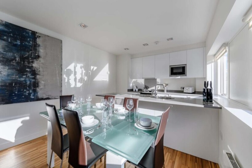 Fulham Road, London 2 bed apartment to rent - £4,225 pcm (£975 pw)