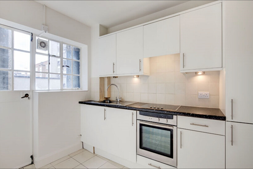 Fulham Road, London SW3 2 bed flat to rent - £4,593 pcm (£1,060 pw)
