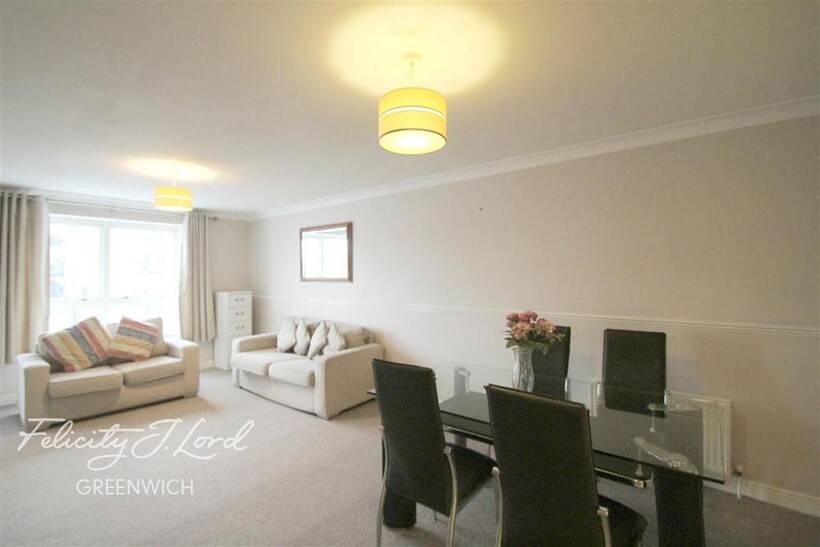 Tudor Court, Princes Riverside Road SE16 2 bed flat to rent - £2,200 pcm (£508 pw)