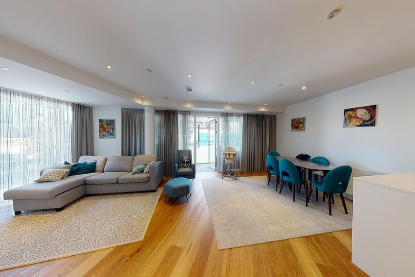 Rennie Street, London, SE10 2 bed apartment to rent - £2,900 pcm (£669 pw)