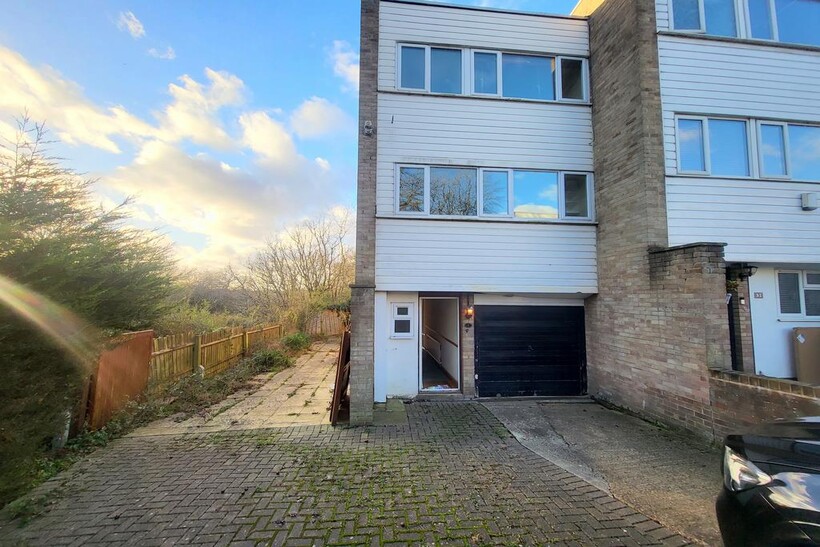 The Cedars, Buckhurst Hill IG9 3 bed semi-detached house to rent - £2,200 pcm (£508 pw)