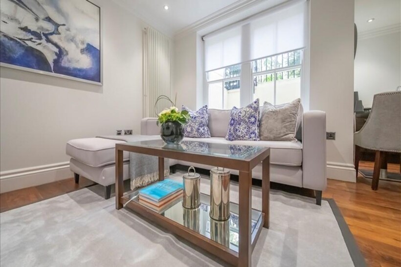 Kensington Gardens Square 1 bed apartment to rent - £3,090 pcm (£713 pw)
