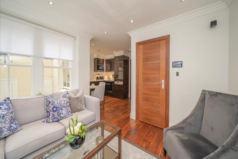 Kensington Gardens Square 1 bed apartment to rent - £3,090 pcm (£713 pw)
