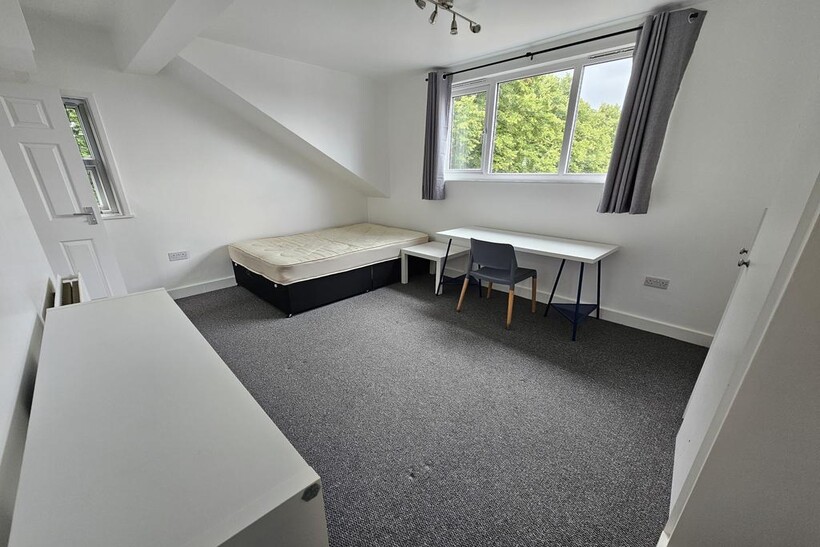 Stanmore Street, Leeds 6 bed house to rent - £3,250 pcm (£750 pw)