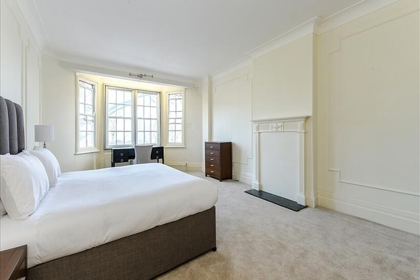 Newly Refurbished | Six Bedroom... 6 bed apartment to rent - £8,753 pcm (£2,020 pw)