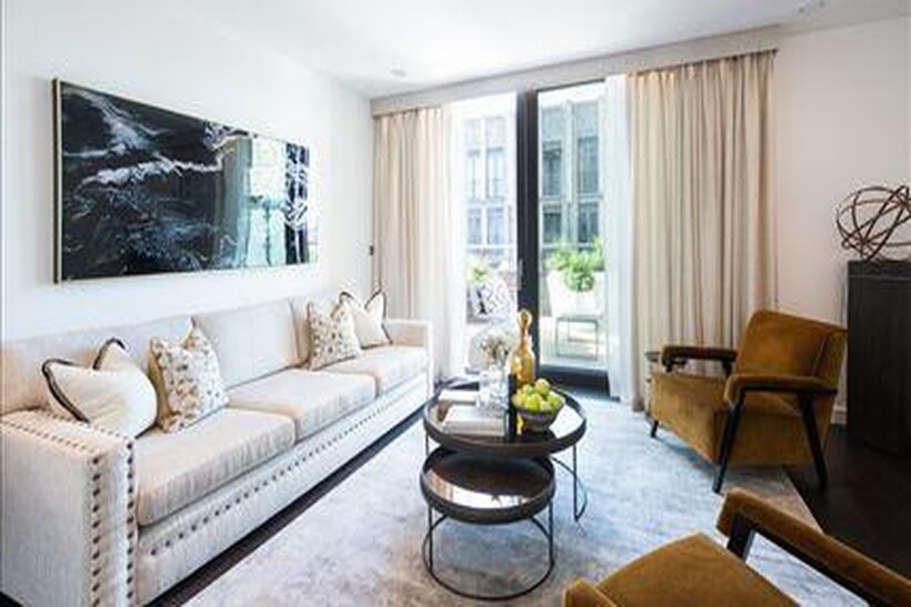 THREE BEDROOM PENTHOUSE APARTMENT  TO... 3 bed penthouse to rent - £7,800 pcm (£1,800 pw)