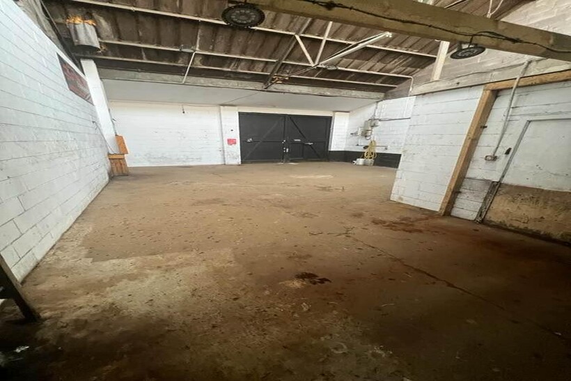 High street, Tunstall ST6 5ET Property to rent - £900 pcm (£208 pw)
