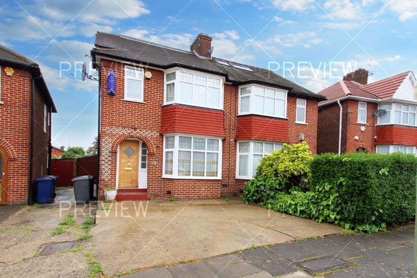 Cotswold Gardens, London NW2 4 bed semi-detached house to rent - £3,500 pcm (£808 pw)
