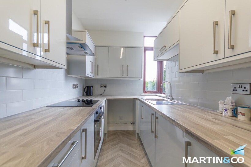 Hill Top, West Bromwich, B70 1 bed in a house share to rent - £525 pcm (£121 pw)