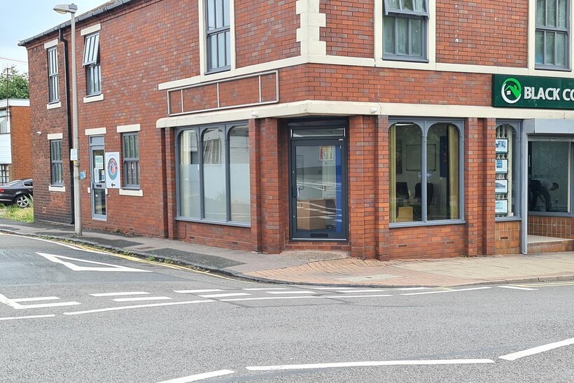 Birmingham Street, Oldbury B69 Retail property (high street) to rent - £550 pcm (£127 pw)