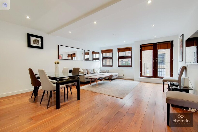 Wapping Wall, London, E1W 3 bed terraced house to rent - £4,498 pcm (£1,038 pw)