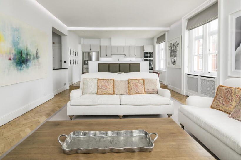 North Audley Street, London 3 bed flat to rent - £45,500 pcm (£10,500 pw)
