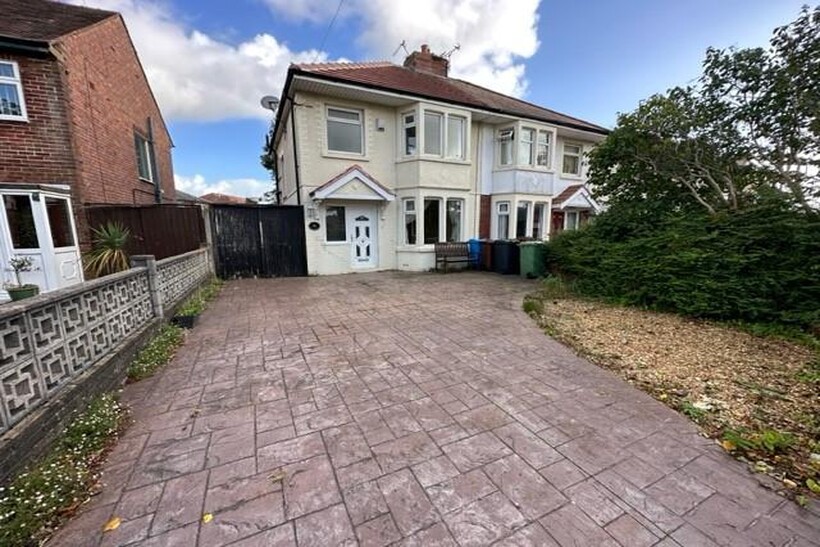 Preston Road,  Lytham St. Annes, FY8 3 bed semi-detached house to rent - £1,195 pcm (£276 pw)