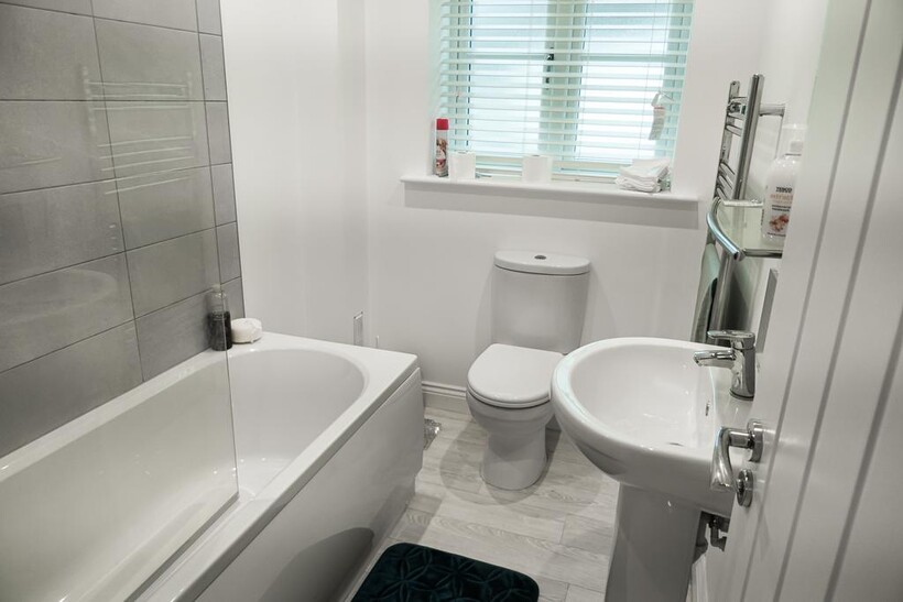 Russell Street, Sutton-in-Ashfield NG17 3 bed detached house to rent - £3,500 pcm (£808 pw)