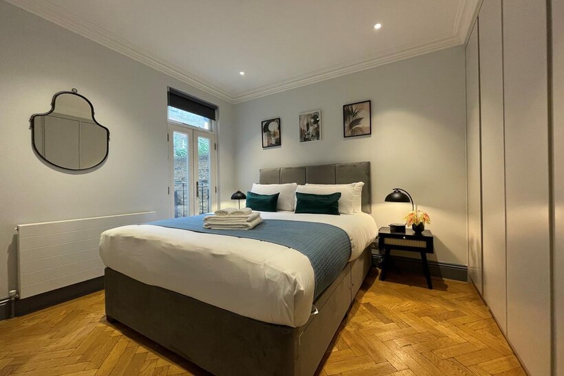 Margravine Gardens, London W6 3 bed serviced apartment to rent - £8,400 pcm (£1,938 pw)