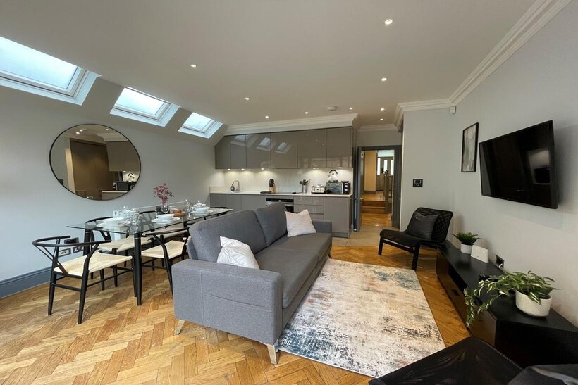 Margravine Gardens, London W6 3 bed serviced apartment to rent - £8,400 pcm (£1,938 pw)