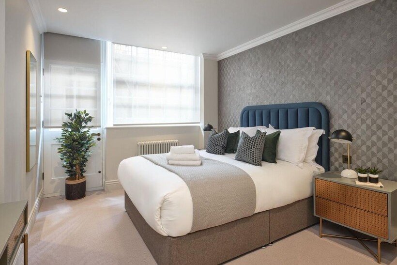 Gilbert Street, London W1K 1 bed serviced apartment to rent - £15,000 pcm (£3,462 pw)