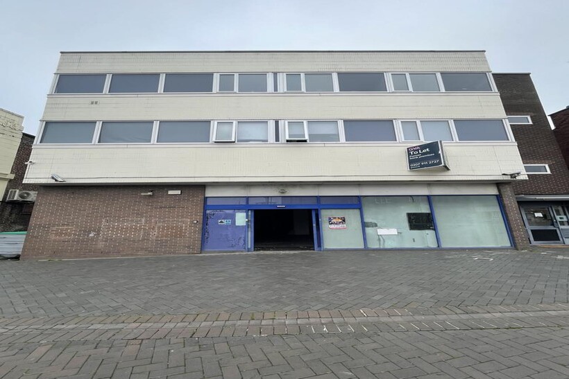 Church Street, M30 Retail property (high street) to rent - £3,500 pcm (£808 pw)